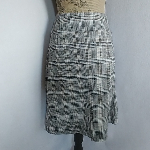 Michele Grey Plaid A line Skirt w/Embroidered Flowers - Picture 4 of 5